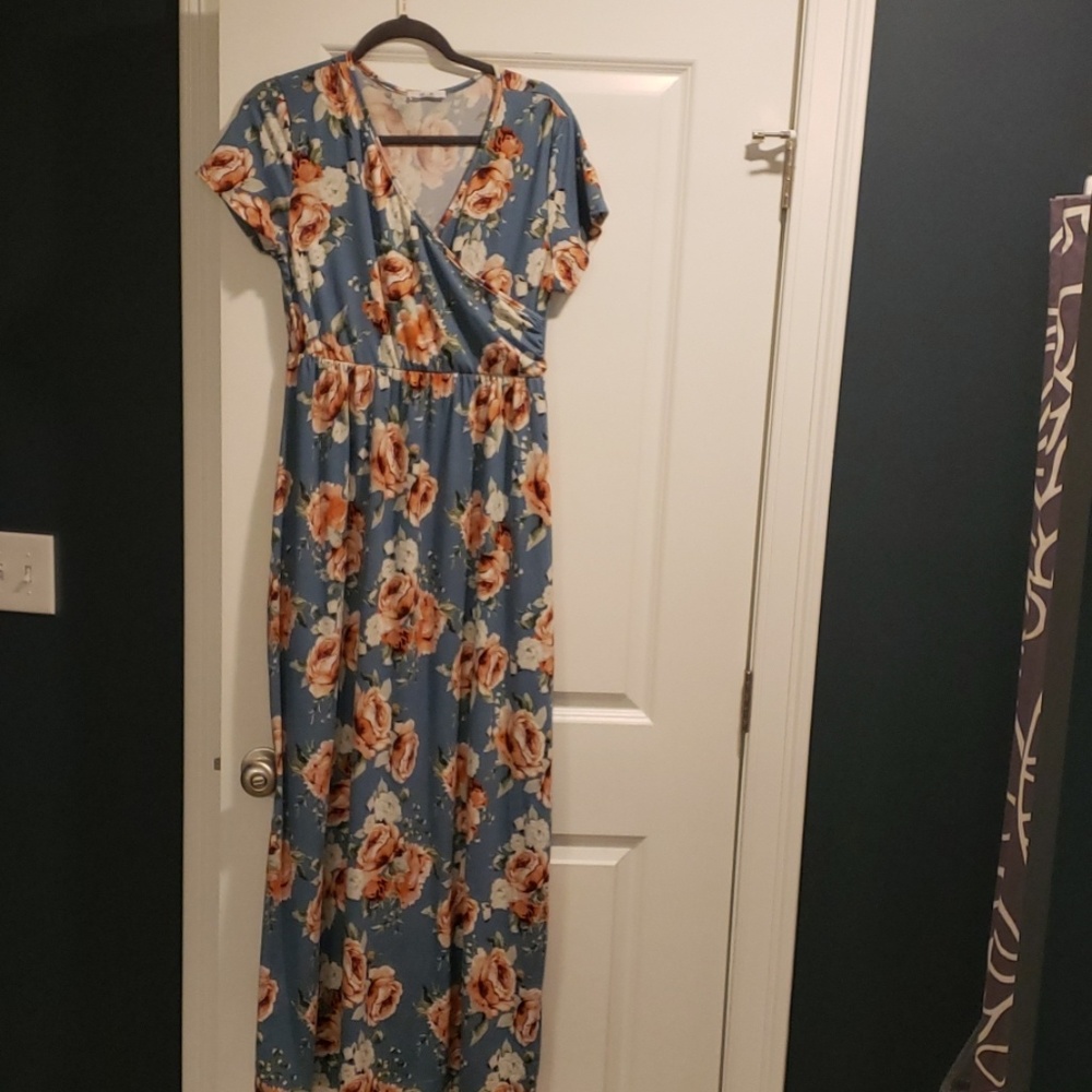 Stitch Fix - Lux & Co. Blue floral maternity maxi
